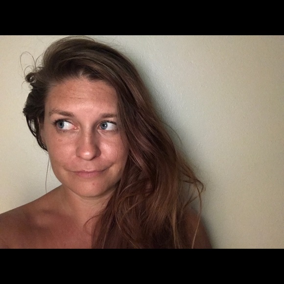 Meet your Posher, Cassandra - Picture 2 of 2